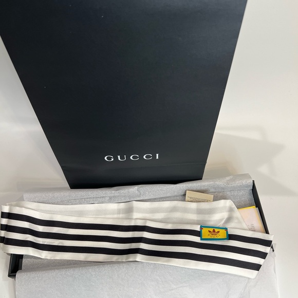 NWT GUCCI X ADIDAS 100 💯 SILK SCARF, NEVER WORN - Picture 2 of 5